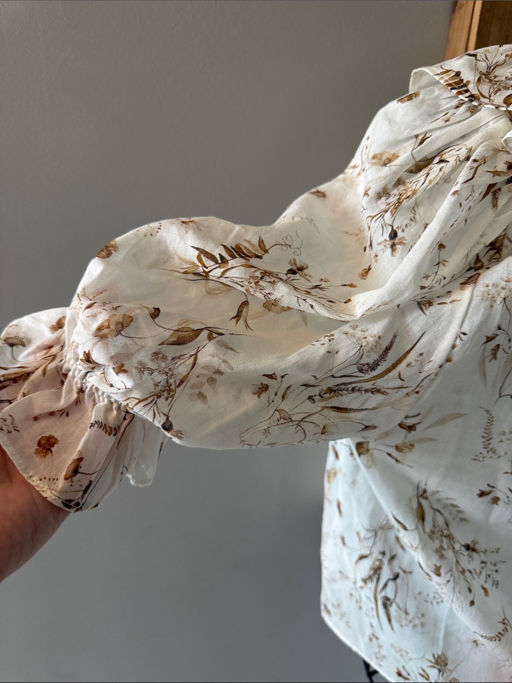 Women's Cream Floral Ruffle V-Neck Blouse, XS, NWT - Picture 8 of 9